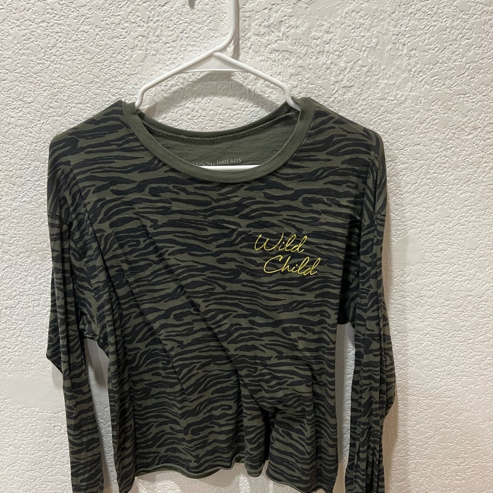 Medium long sleeve crop top shirt